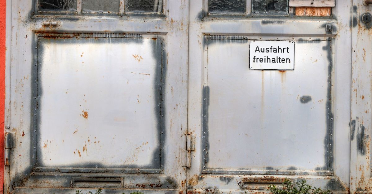 DIY Tips for Assessing Broken Springs in Melbourne Roller Doors