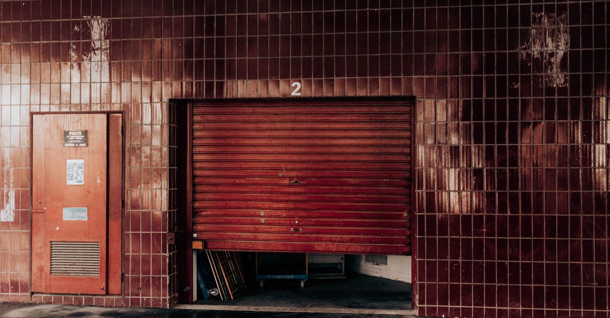 How Do You Determine the Cost for Repairing Roller Doors?
